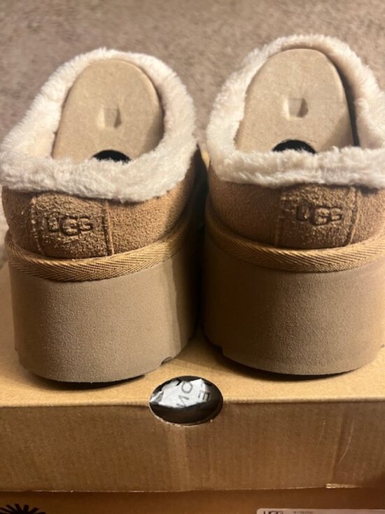 UGG New Heights Cozy Clog - Picture 5 of 7